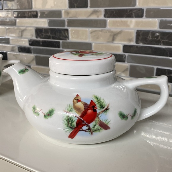 Christmas Holiday Winter Theme Cardinals Tea Set Tea Pot & Cup - Picture 4 of 10